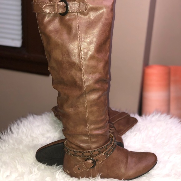 Boots - Picture 1 of 8